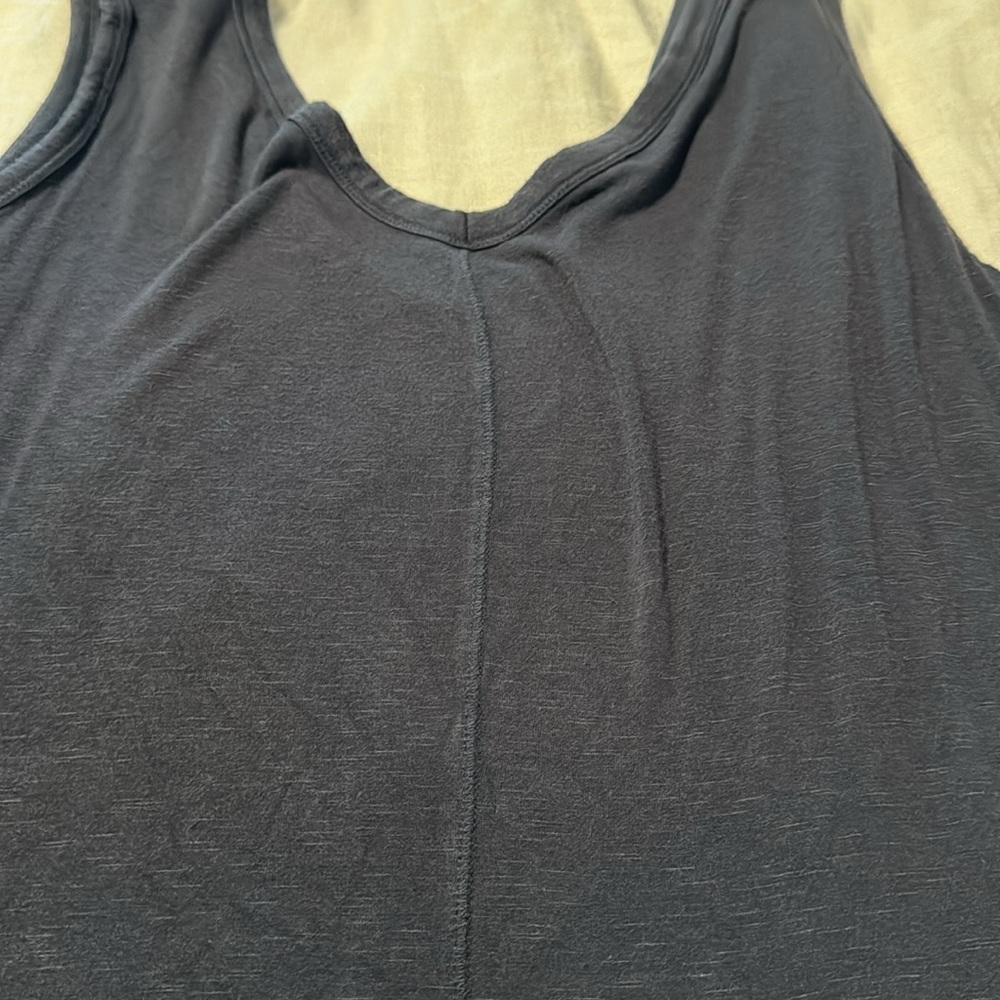 V-Neck Tank - Picture 4 of 4